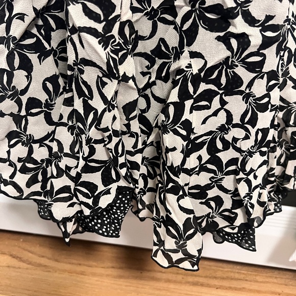 Y2K Cabi 4 in 1 Style skirt / dress. Size Small but can be worn by Medium - Picture 3 of 4